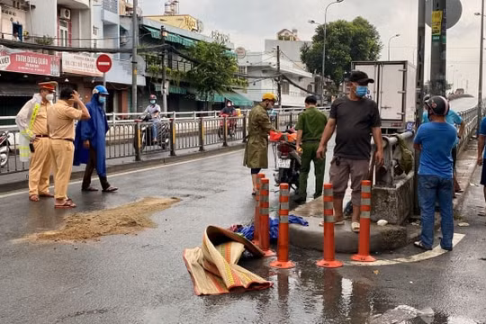 TP. HCM: Gặp tai nạn ngay ngày Phụ nữ Việt Nam, người phụ nữ tử vong tại chỗ