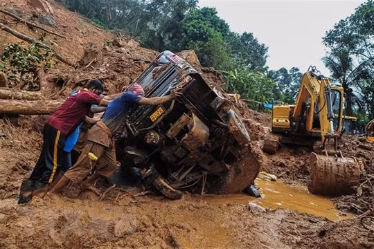 116 người thiệt mạng, mất tích do mưa lũ, lở đất ở Ấn Độ, Nepal