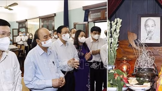 Chủ tịch nước Nguyễn Xuân Phúc dâng hương tưởng niệm Chủ tịch Hồ Chí Minh
