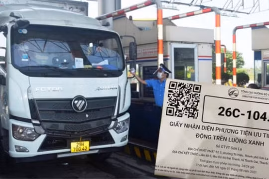 Bộ trưởng Bộ GTVT yêu cầu truy trách nhiệm vụ nữ cán bộ nhận tiền khủng “chạy” 1.000 xe luồng xanh