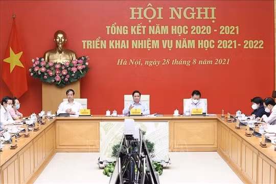 Thủ tướng Phạm Minh Chính: Không để học sinh, sinh viên thất học vì dịch, vì nghèo