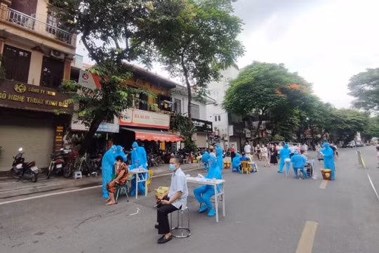 Hà Nội xuất hiện nhiều chùm ca bệnh phức tạp, nhiều F0 lẩn khuất chưa phát hiện
