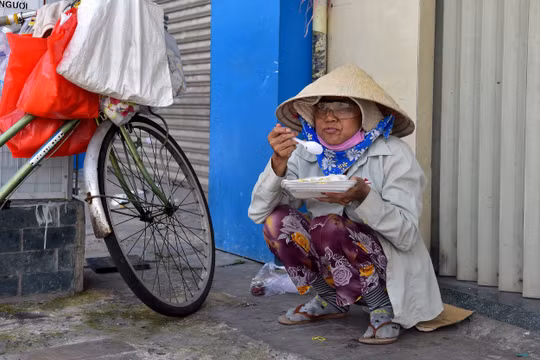 TP. HCM: Người dân tố cán bộ ăn chặn tiền hỗ trợ, chậm nhận túi an sinh