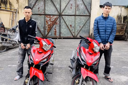 Bắt tạm giam 2 đối tượng sử dụng súng tự chế bắn vào nhà người khác để trả thù