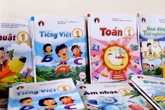 Cần đánh giá tác động của việc "xóa bỏ" hai bộ sách giáo khoa