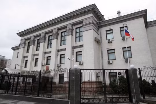Lãnh sự quán Nga ở Ukraine bị tấn công bom xăng