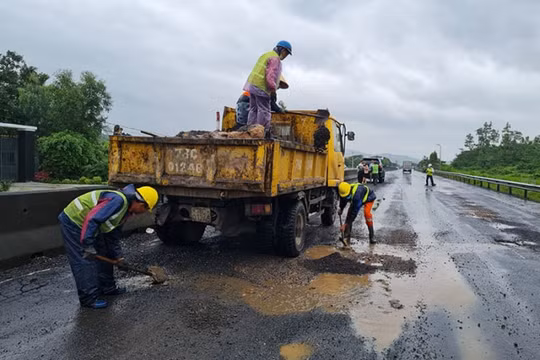 Bộ Giao thông: Khắc phục hư hỏng trên Quốc lộ 1A qua Phú Yên, xử lý nhà thầu vi phạm