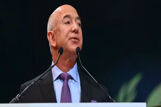 Tỷ phú Jeff Bezos tặng ông Obama "món quà lớn chưa từng có"