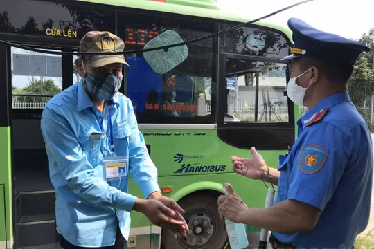 Hà Nội: Tiếp tục giảm tần suất hoạt động của xe buýt