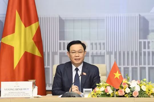 Chủ tịch Quốc hội đề nghị Singapore trao đổi khả năng công nhận lẫn nhau về chứng chỉ vaccine