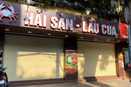 Sau một ngày chỉ được bán mang về, nhiều nhà hàng tại Hà Nội than thở khách giảm sâu