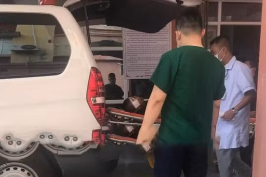 Bé trai 6 tuổi bị ông ngoại chém tử vong