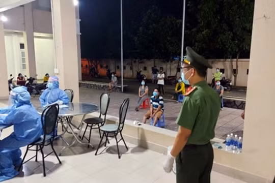 Đồng Nai: Dịch bệnh căng thẳng, một công ty cho 42.000 công nhân dừng việc đột ngột