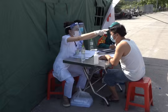 Hà Nội: Cận cảnh chốt kiểm soát dịch trong ngày đầu tiên kích hoạt