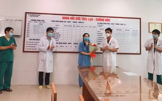 Nữ điều dưỡng bị sốc sau tiêm vắc xin COVID-19 đã ổn định sức khỏe
