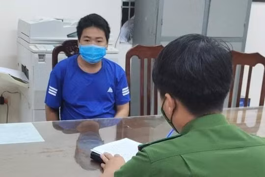 Hà Nội: To tiếng tại chốt kiểm dịch, nam thanh niên lại dùng dao đâm công an tại UBND xã