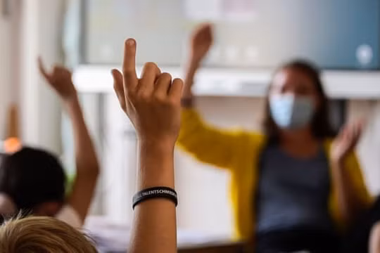 Phát hiện một giáo viên chưa tiêm chủng lây nhiễm cho một nửa số học sinh