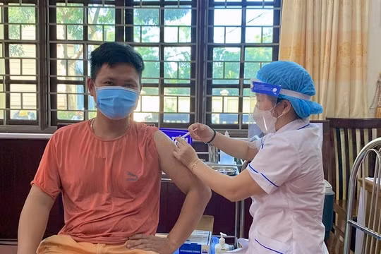 Hà Nội nghiêm cấm thu tiền, nhận "bồi dưỡng" từ người tiêm vaccine Covid-19
