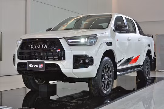 Toyota Hilux GR-Sport 2021 ra mắt tại Thái Lan, giá từ 27.033 USD