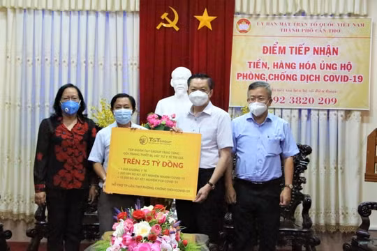 T&T Group trao tặng trên 25 tỷ đồng thiết bị, vật tư y tế “tiếp sức” cho thành phố Cần Thơ chống dịch Covid-19