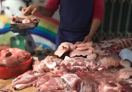 Giá lợn hơi tiếp tục giảm sâu, chạm “đáy” 2 năm