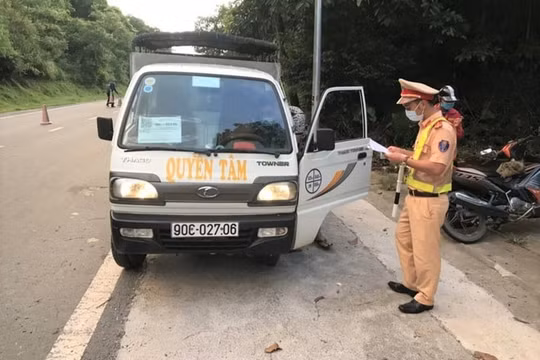 Một tài xế bị phạt 37 triệu đồng vì sử dụng rượu bia, lái ô tô ra đường khi giãn cách xã hội