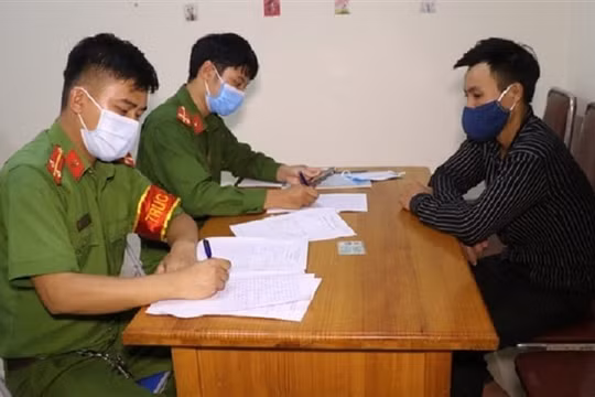 Nghệ An: Bắt nam thanh niên đưa người "thông chốt" kiểm soát dịch vào TP.Vinh