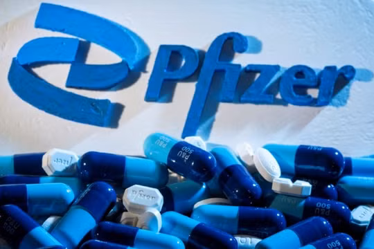 Pfizer cho phép 95 quốc gia sản xuất thuốc điều trị COVID-19