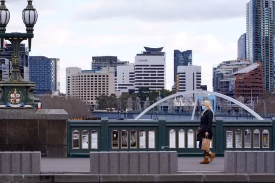 Australia đứng trước lựa chọn 'sinh tử', loại bỏ hay sống chung với Covid-19?
