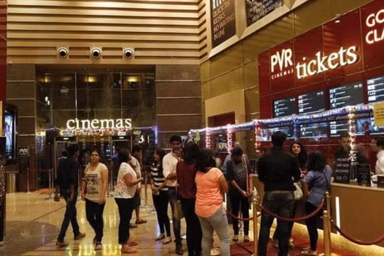 “Sóng thần” dịch bệnh đang nhấn chìm Bollywood như thế nào?