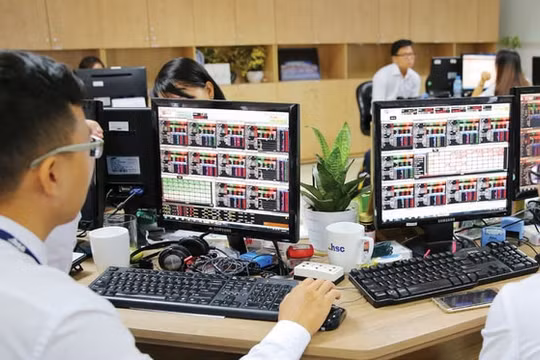 Cổ phiếu ngân hàng TCB, CTG đẩy chỉ số Vn-Index đảo chiều ngoạn mục
