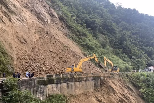 Mưa lũ đã gây thiệt hại trên 14 tuyến quốc lộ, đường giao thông