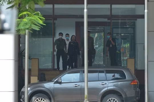 Khám xét nơi làm việc của Thứ trưởng Bộ Y tế Trương Quốc Cường tại Hà Nội