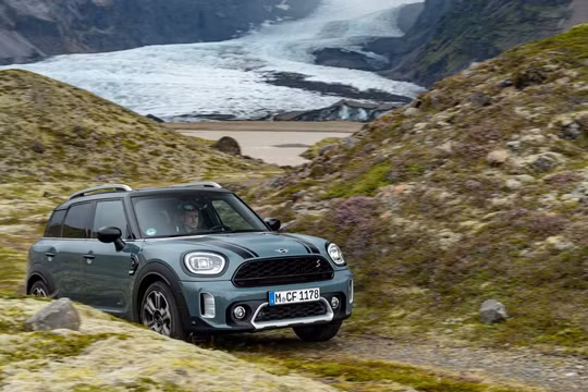 MINI Cooper S Countryman mới được ra mắt tại Việt Nam, giá 2,4 tỷ đồng
