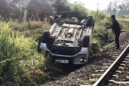 Làm rõ trách nhiệm vụ tàu hỏa đâm lật ô tô ở Quảng Ngãi