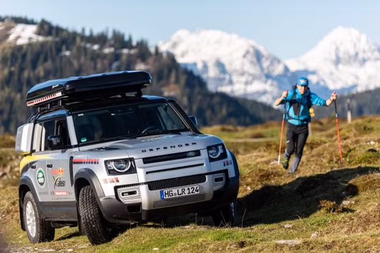 Land Rover sẽ cung cấp một đội xe phiên bản Defender 110 cho cuộc đua mạo hiểm khắc nghiệt nhất thế giới