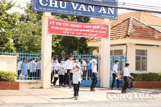 Đề thi môn Ngữ Văn vừa sức, thí sinh tự tin “lướt sóng” 7 - 8 điểm