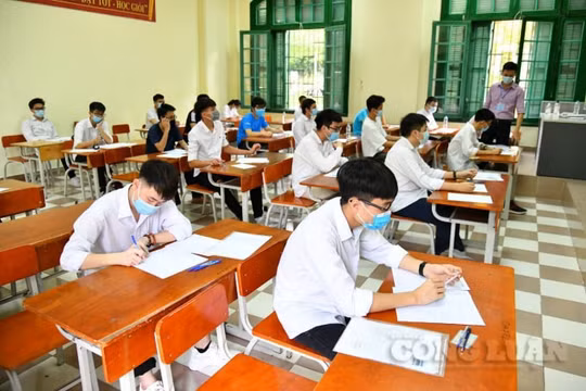 Gần 1 triệu thí sinh hoàn thành môn đầu tiên kỳ thi tốt nghiệp THPT năm 2021