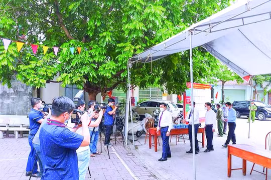 Bài 5: Tích cực nhận diện, phản bác thông tin sai sự thật
