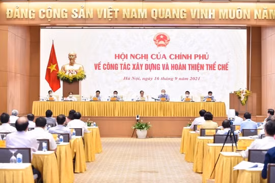 Xây dựng và hoàn thiện thể chế một cách trọng tâm, thực chất và có giải pháp cụ thể