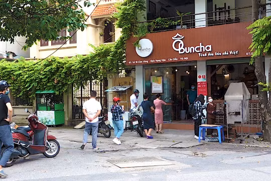 Hà Nội: Quán xá vui mừng mở hàng trở lại sau gần 2 tháng “cửa đóng then cài”