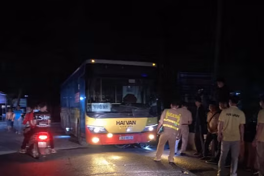 Hà Nội: Lại thêm một tai nạn với xe buýt, một người tử vong