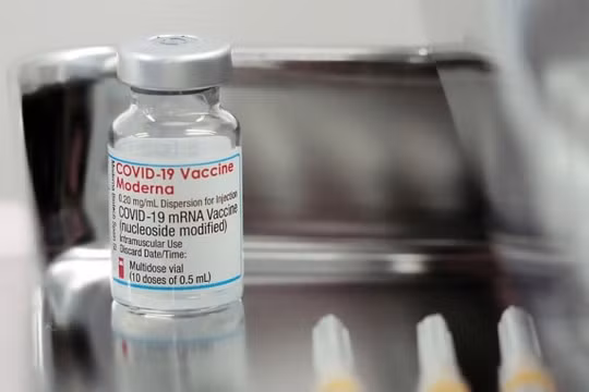 Thụy Điển, Đan Mạch dừng tiêm vắc xin COVID của Moderna cho người dưới 18