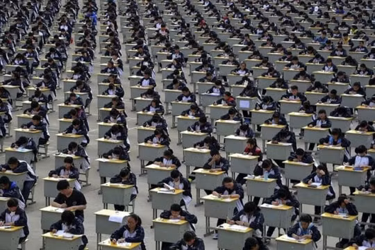 Đổi mới thi tuyển sinh đại học tại Việt Nam: Từ “ao làng” tới hội nhập quốc tế