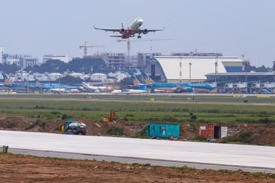 Cho phép thi công trở lại dự án nâng cấp đường băng sân bay Tân Sơn Nhất