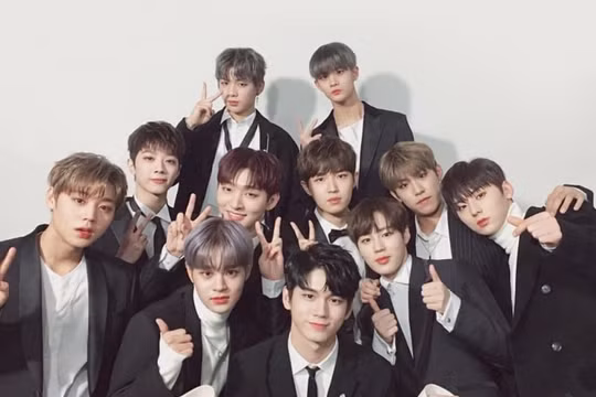 Nhóm nhạc Wanna One tái hợp với đội hình không trọn vẹn
