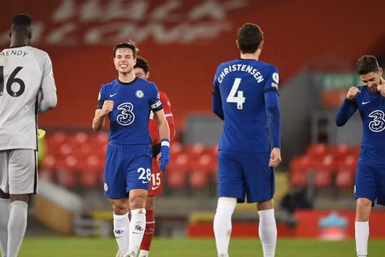 Hạ gục đối thủ Anfield, CLB Chelsea trở lại top 4