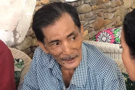 Diễn viên Thương Tín được tặng xe hơi, Trịnh Kim Chi trêu chọc "bữa nay anh tôi lên đời rồi"