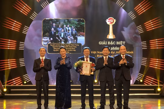 Danh sách những tác phẩm đoạt giải Búa liềm vàng 2020