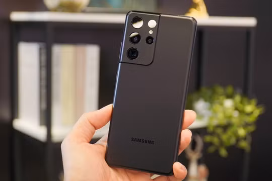 Samsung ra mắt điện thoại Galaxy S21 Ultra sở hữu cụm camera zoom 100x, giá 1.199 USD